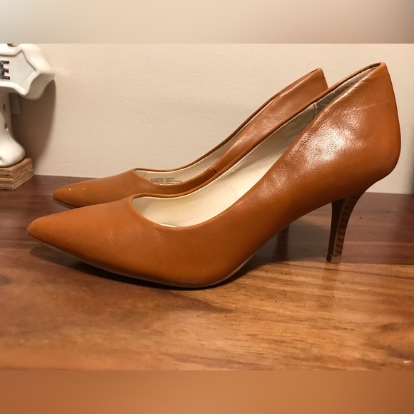 Alfani Women's Step 'N Flex Jeules Pumps in cognac size 5.5 M - Picture 3 of 13